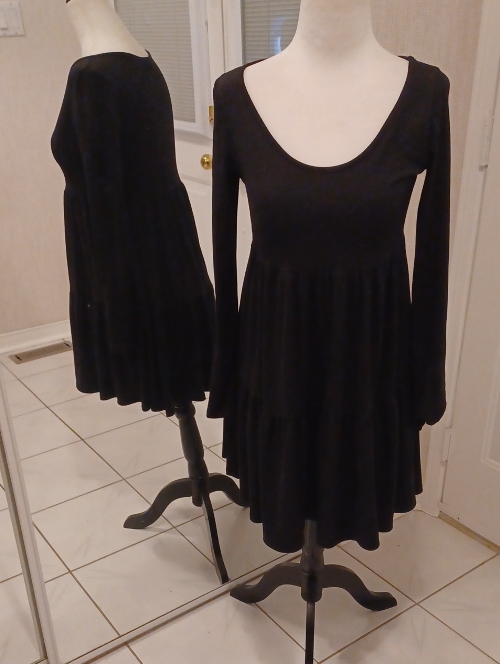 4/$80 Black Long-Sleeve Scoop Neck Tiered Dress - Size Small